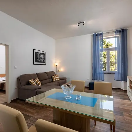 Top Central Apartments アパート