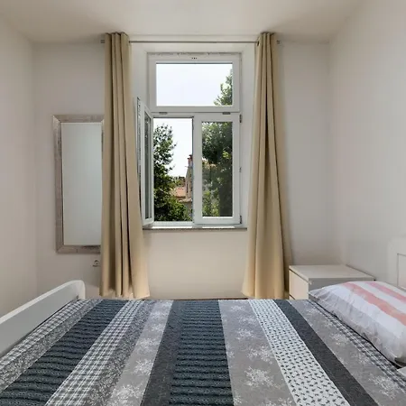 Top Central Apartments アパート プーラ