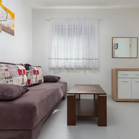 Top Central Apartments 普拉